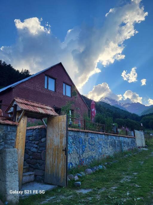 Вілла Peak House Степанцмінда Екстер'єр фото